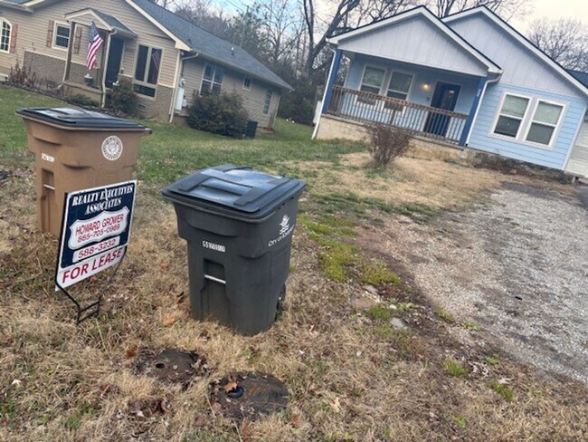 Building Photo - Knoxville 37920 - 3 bedroom 2 bath - call Howard Grower 865-705-0969