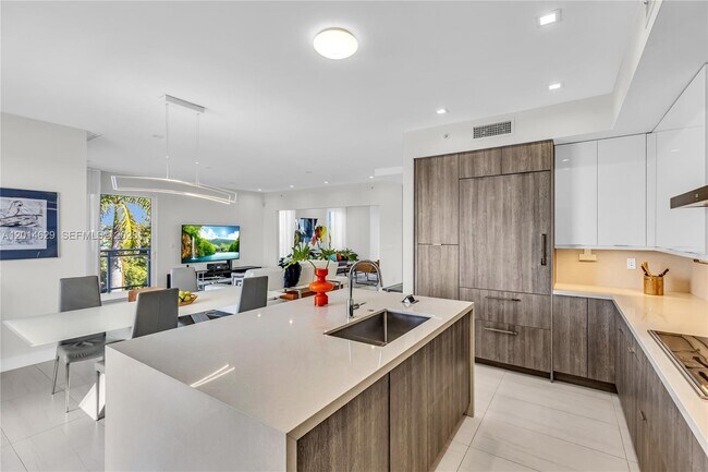 Building Photo - 6100 N Ocean Dr