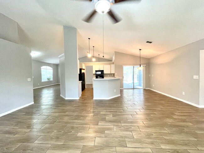 Building Photo - SPACOUS  3/2 OVIEDO POOL HOME in Twin Rivers!