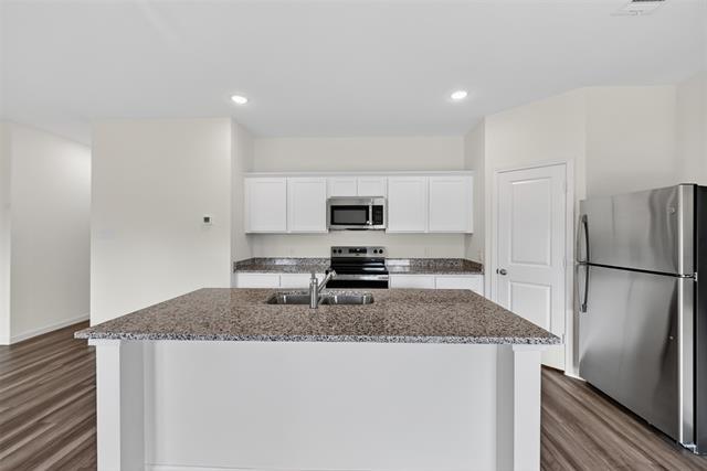 Building Photo - 2122 Prairie Ln