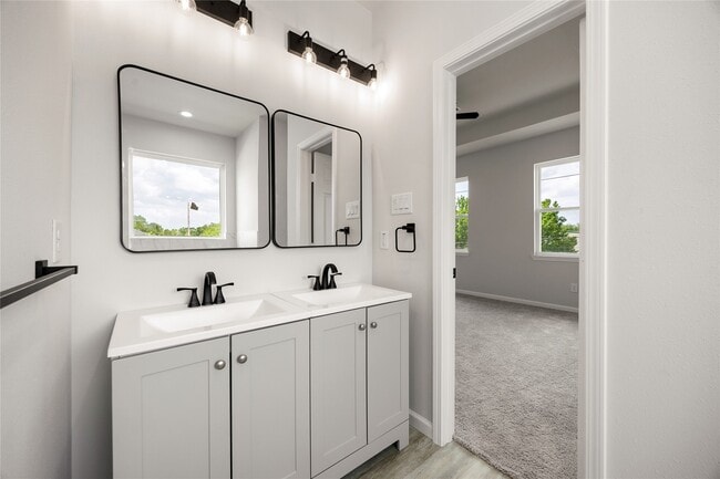 Building Photo - 8 Donna Ct