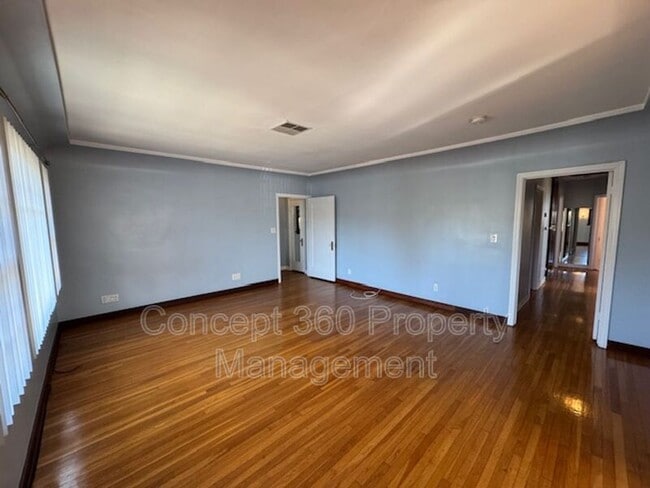 Building Photo - 2727 E De Soto St