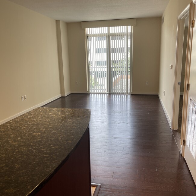 Building Photo - 155 Potomac Passage