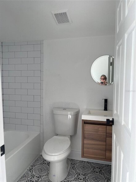 Building Photo - 114 W Amelia Ave