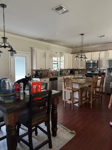 Building Photo - 885 Box Car Rd