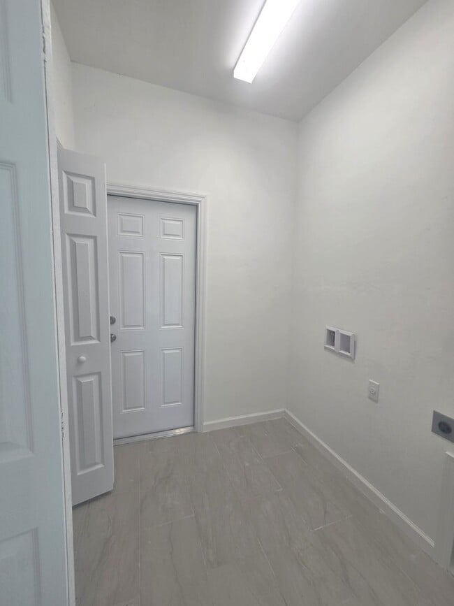 Building Photo - Brand new 4/2/2  House