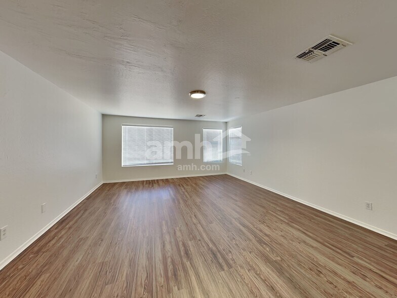 Building Photo - 11818 W Altadena Ave