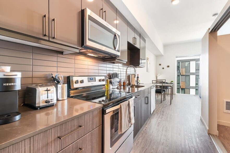 Building Photo - 16450 Redmond Wy