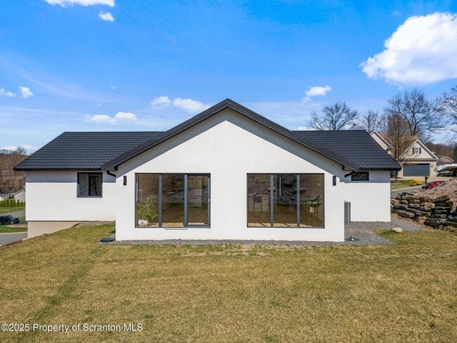 Building Photo - 203 Red Oak Dr