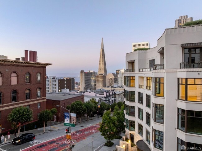 Building Photo - 875 California St