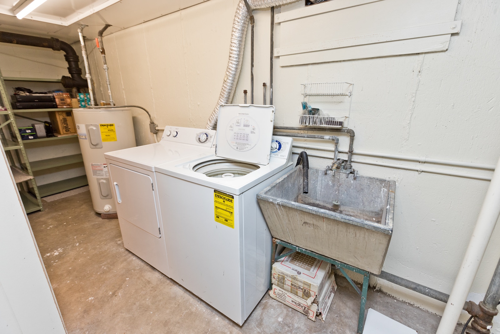 Building Photo - 588 W Hawthorne Pl