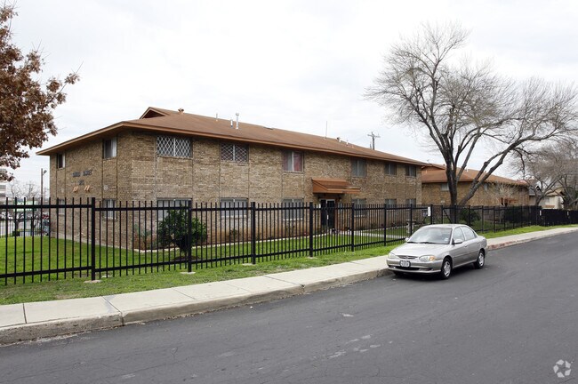 Primary Photo - Sahara Ramsey Apartments