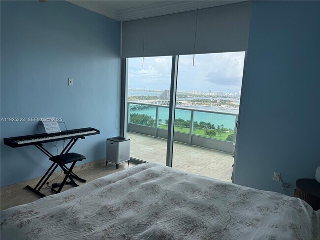 Building Photo - 900 Biscayne Blvd