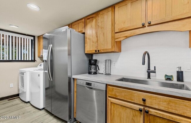 Building Photo - 2803 N Carefree Cir