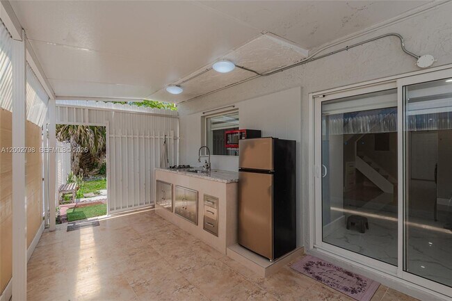 Building Photo - 6325 SW 138th Ct