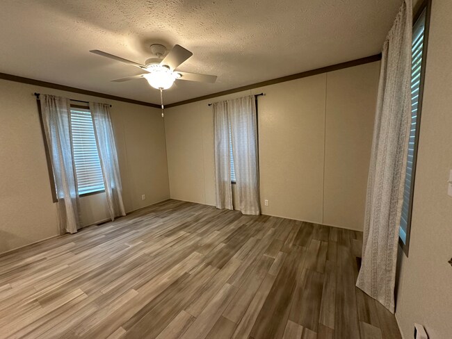 Building Photo - 5491 Minuteman Cir