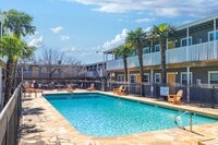 Building Photo - 2401 Manor Rd