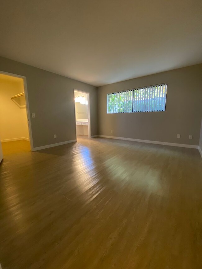 Interior Photo - 14228 Dickens St