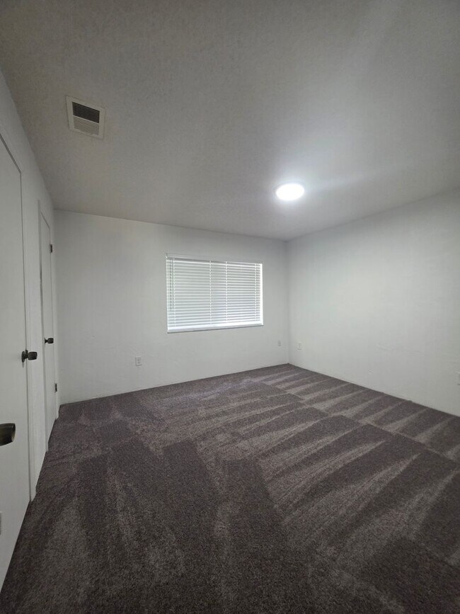 Building Photo - 1 Bedroom 1 Bath ** LIMITED TIME SPECIAL **