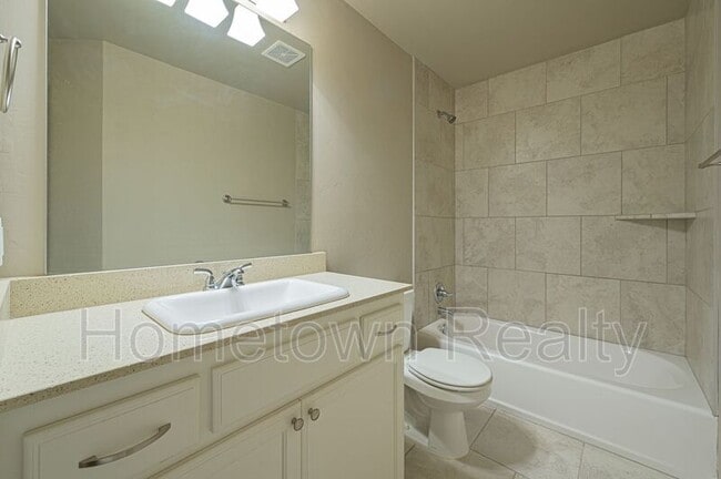 Building Photo - 792 SW 13th St