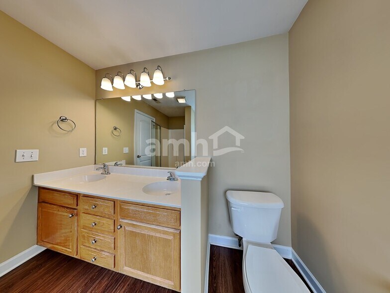 Building Photo - 1935 Shillington Dr