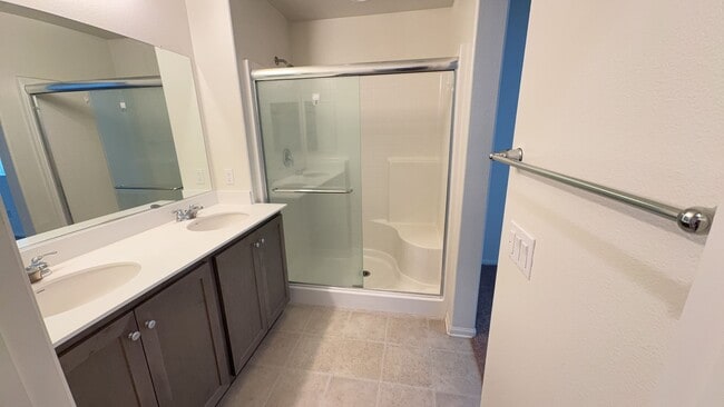 Building Photo - 4 BEDROOM, 3 BATH VICTORVILLE HOME