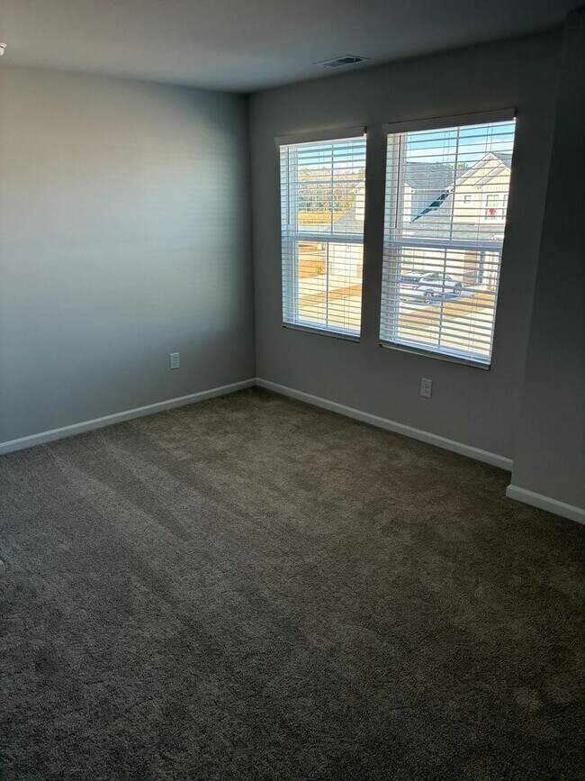 Building Photo - W2045