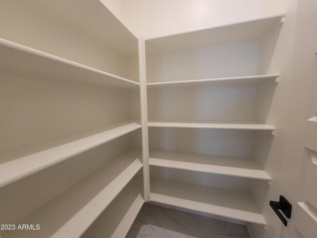 Building Photo - 240 E Shamrock Dr