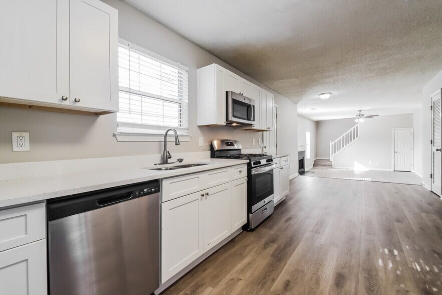 Building Photo - 3827 Riverview Bend