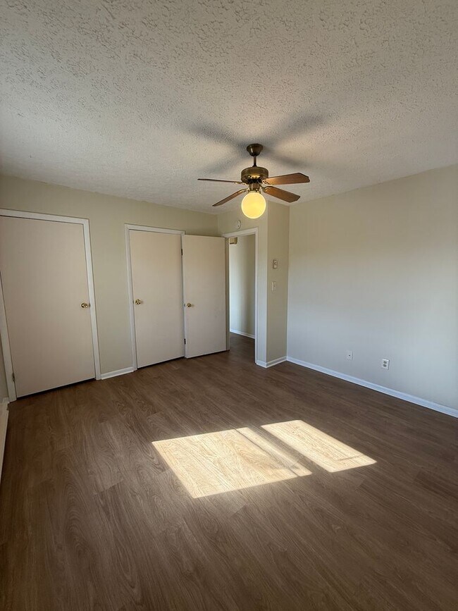 Building Photo - power260