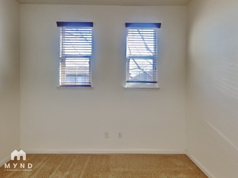 Building Photo - 10 Shadmoor Pl