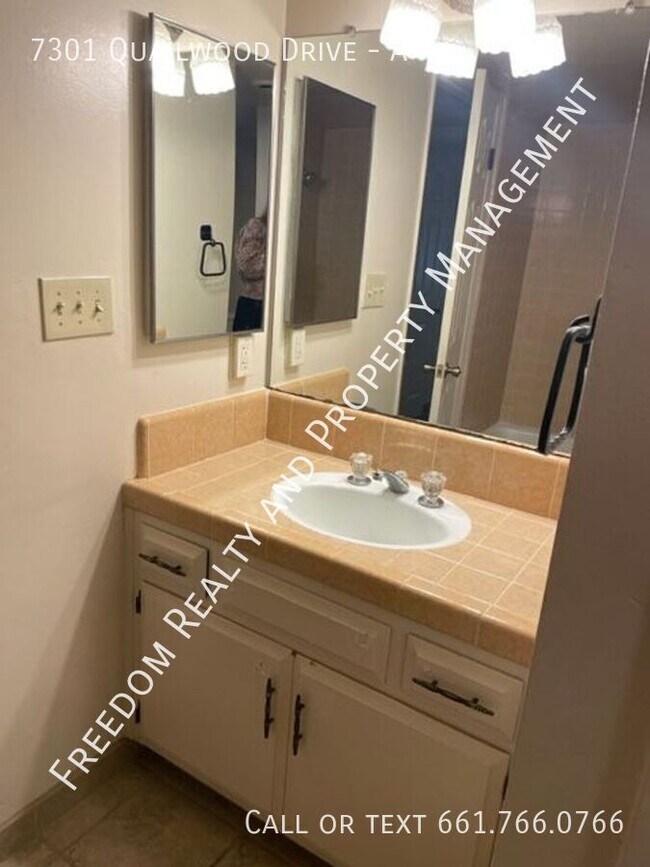 Building Photo - 7301 Quailwood Dr