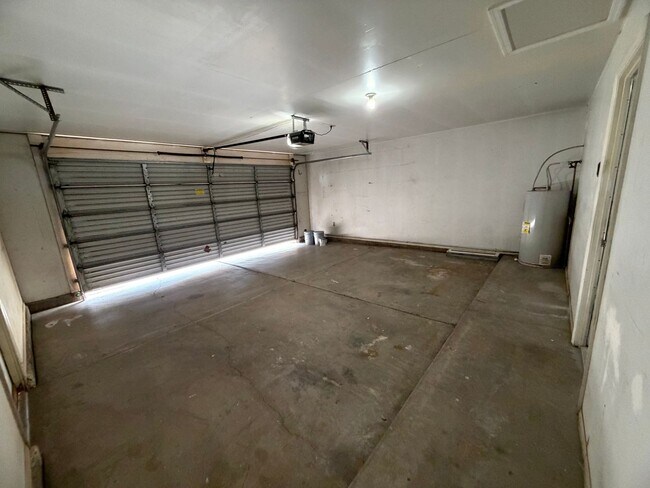 Building Photo - Newly Remodeled Glendale Home