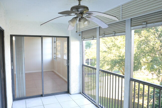 Building Photo - 2112 S Cypress Bend Dr