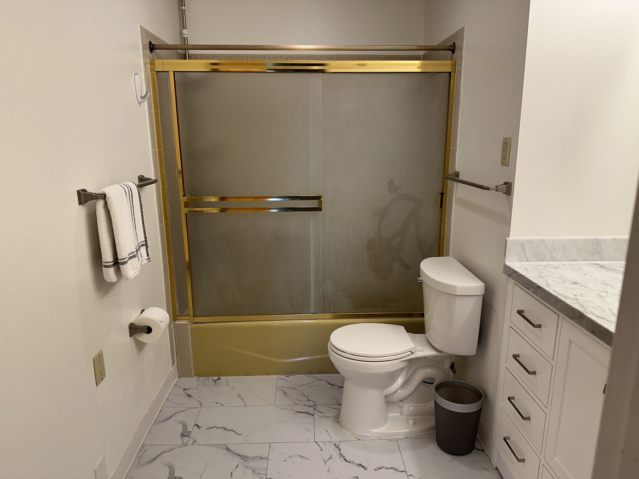 Building Photo - 340 Rim Rd