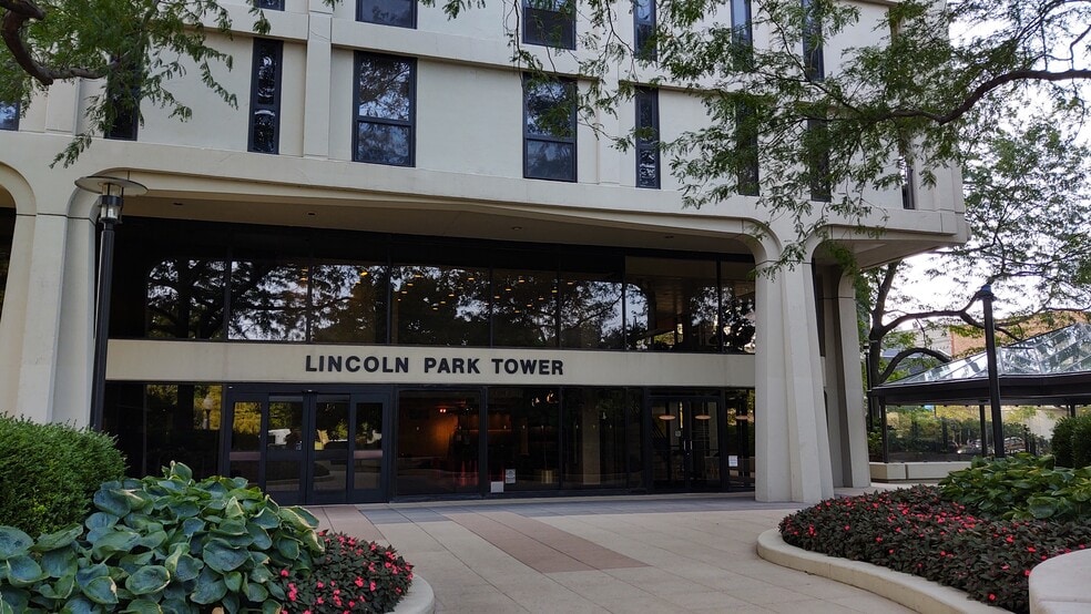 1. Building Entrance - 1960 N Lincoln Park W