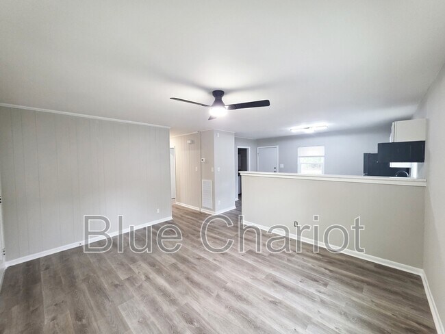 Building Photo - 837 Waring St