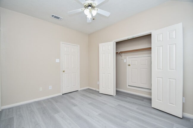 Building Photo - 15114 Snow Hill Ct