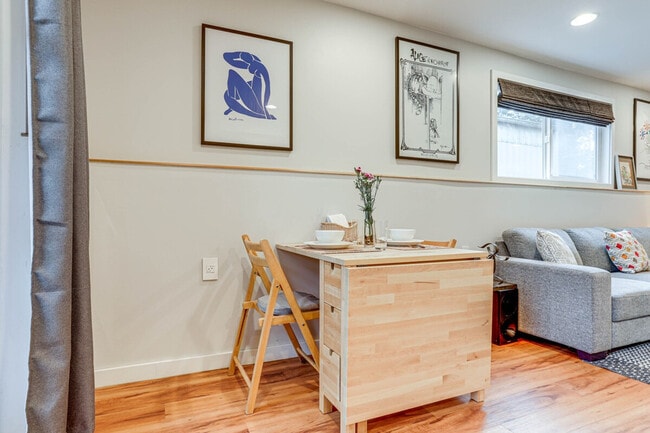 Building Photo - 10052 Interlake Ave N