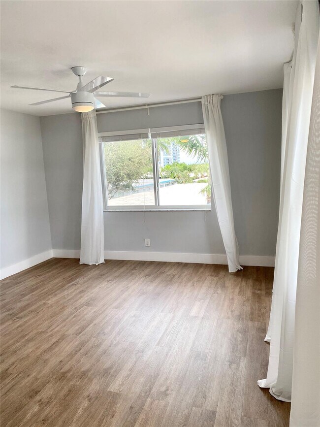 Building Photo - 619 Orton Ave