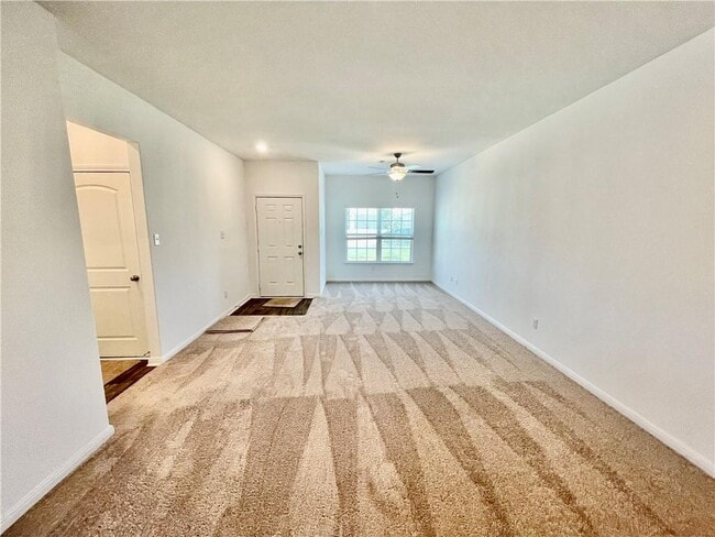 Building Photo - 126 Fox Glen Trl