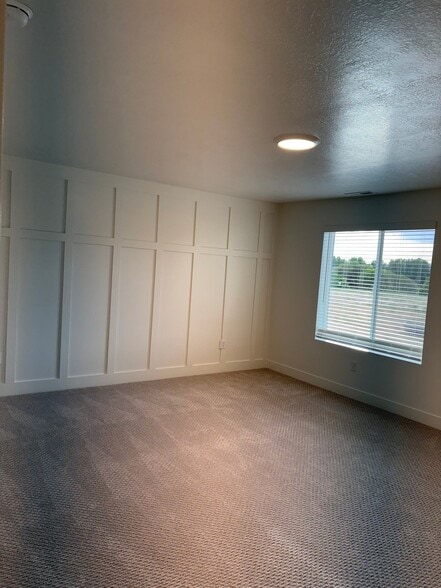 Building Photo - 2770 W Aurora Ave