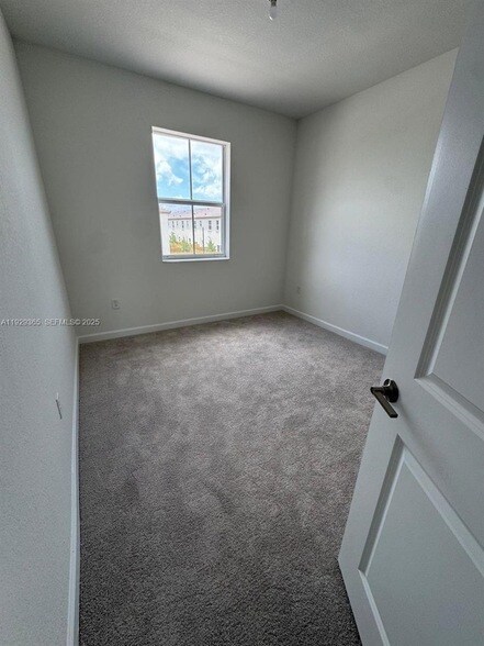 Building Photo - 2825 SE 25th Ave