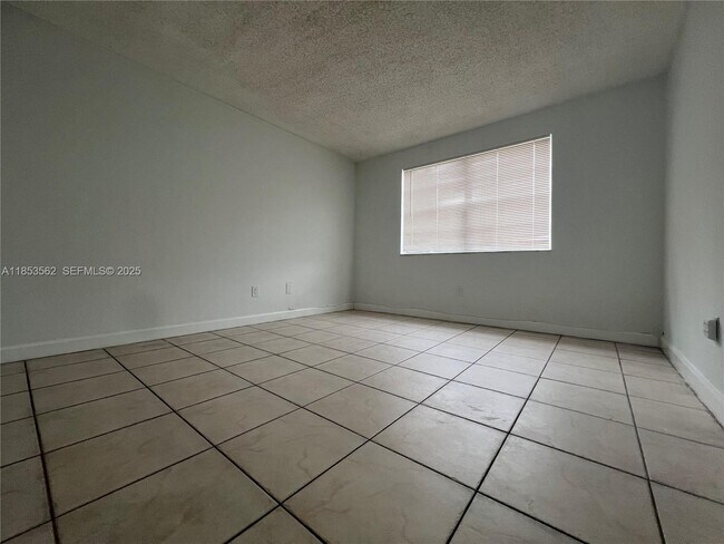 Building Photo - 4660 NW 79th Ave