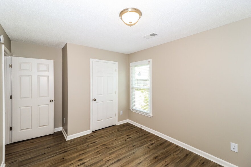 Building Photo - 1965 Abbott Cove