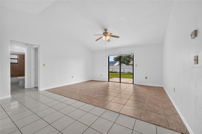 Building Photo - 913 San Rafael Way