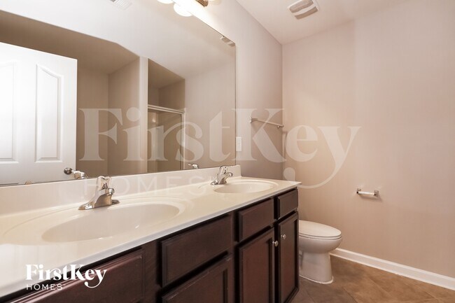 Building Photo - 2025 Misty Rose Lane