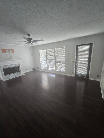 Building Photo - 503 Breslin Ave