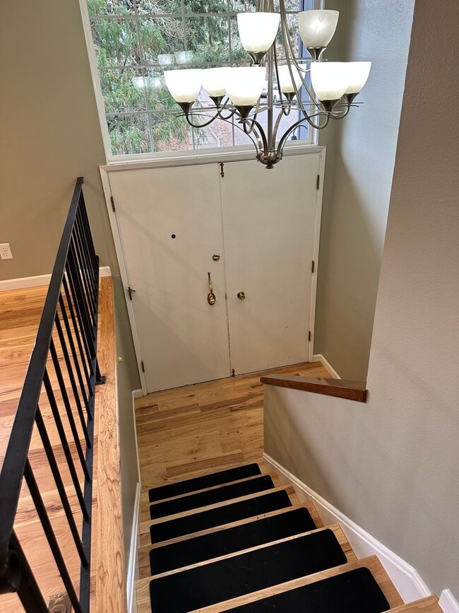 Building Photo - Beautifully updated 4 bedroom 2 bathroom h...