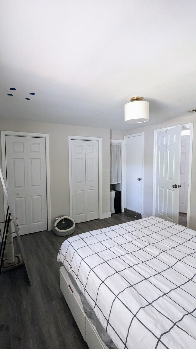 Building Photo - 3334 SW 24th Ter